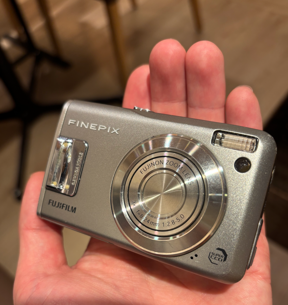 富士フィルム FUJIFILM FinePix F31 fd の中古カメラの作例や使い勝手をレビュー！